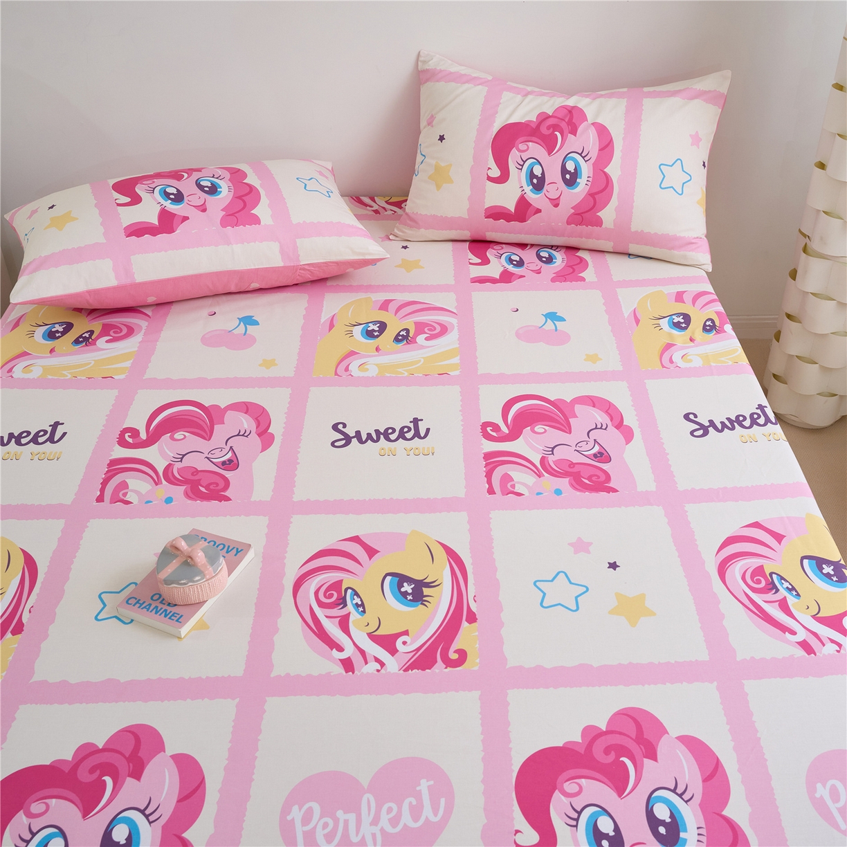 91家纺网 家纺一手货源 找家纺 百利卡通（原迪士尼家纺） 2025新款全棉圆网数码印花床笠枕套-小马宝莉 格子小马L