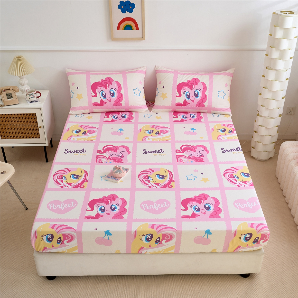 91家纺网 家纺一手货源 找家纺 百利卡通（原迪士尼家纺） 2025新款全棉圆网数码印花床笠枕套-小马宝莉 格子小马L