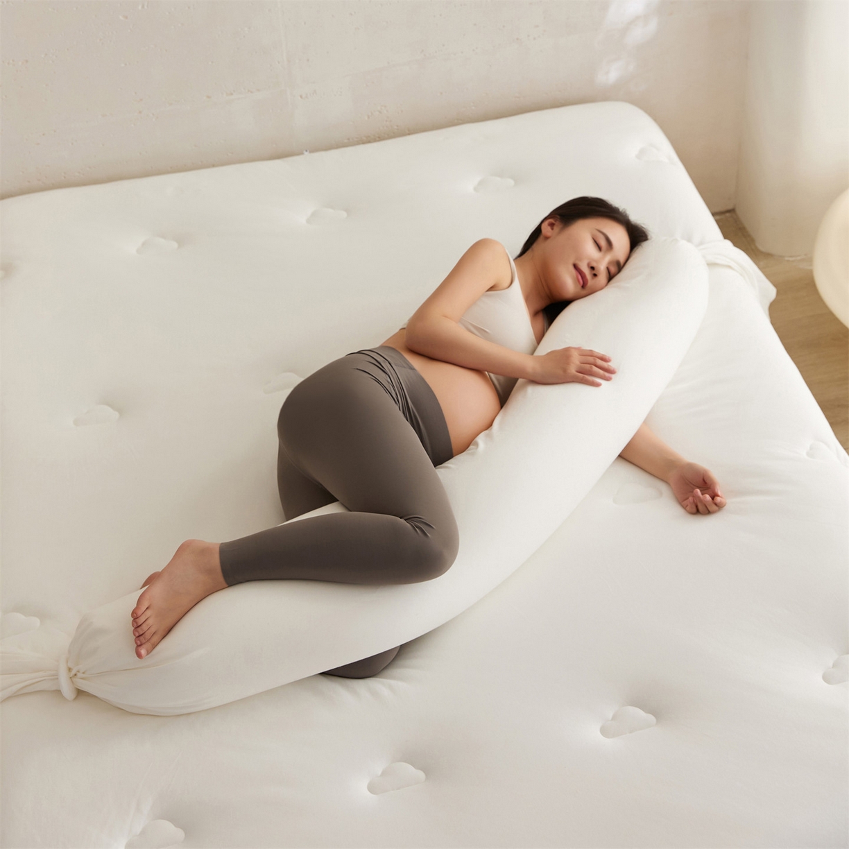 91家纺网 家纺一手货源 找家纺 （总）头等舱 2025新款全棉氨纶针织A类孕妇 护腰 侧睡 靠垫 安抚枕 抱抱 夹腿多功能枕（模特图）配包装