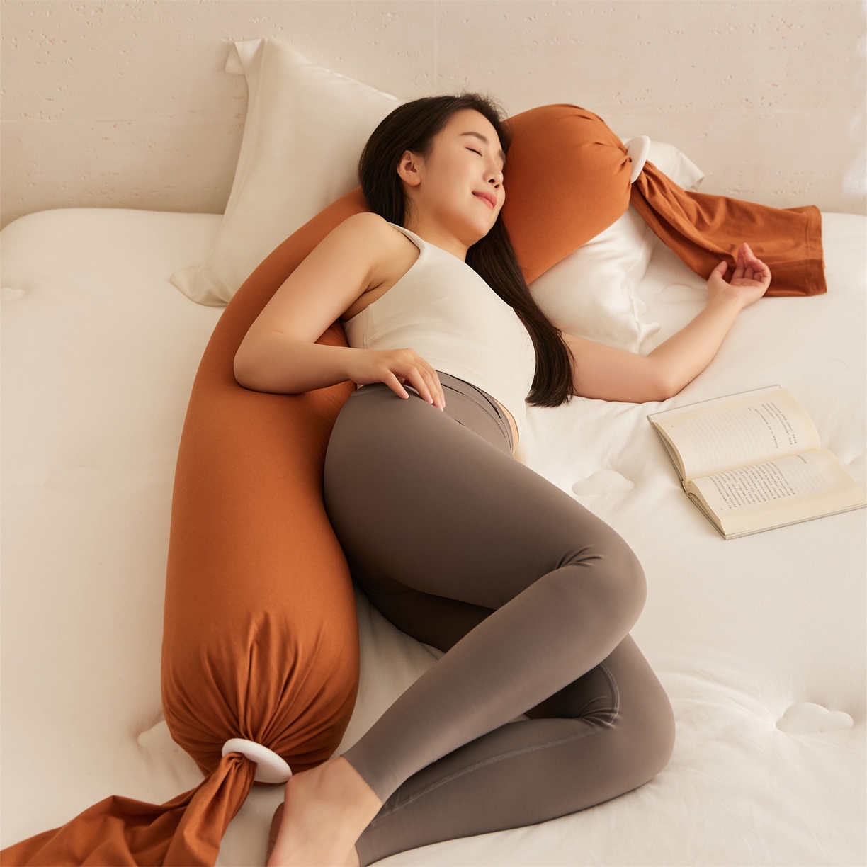 91家纺网 家纺一手货源 找家纺 （总）头等舱 2025新款全棉氨纶针织A类孕妇 护腰 侧睡 靠垫 安抚枕 抱抱 夹腿多功能枕（模特图）配包装