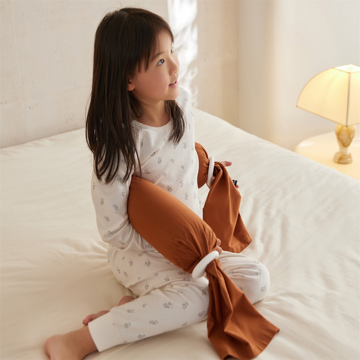 91家纺网 家纺一手货源 找家纺 （总）头等舱 2025新款全棉氨纶针织A类孕妇 护腰 侧睡 靠垫 安抚枕 抱抱 夹腿多功能枕（模特图）配包装