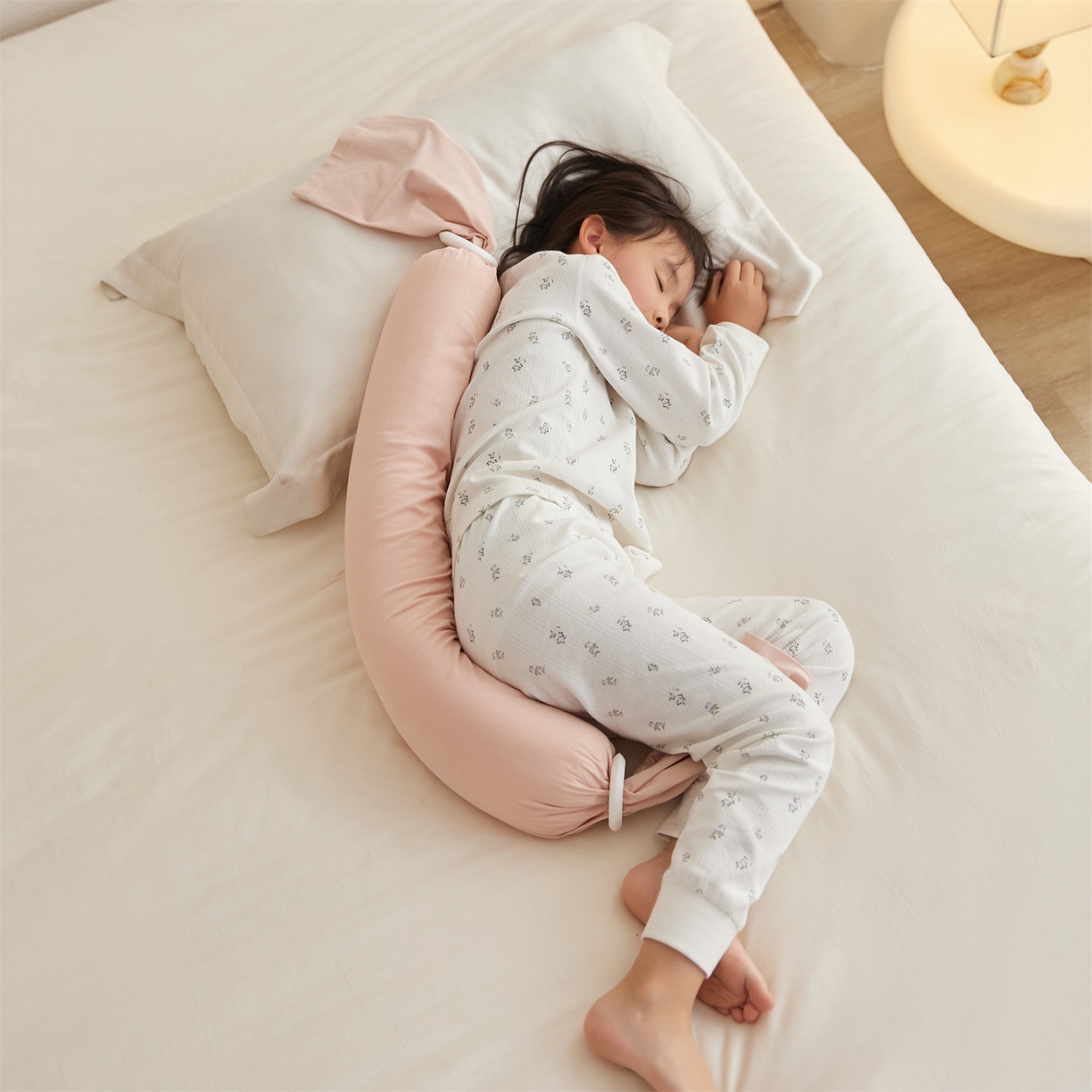 91家纺网 家纺一手货源 找家纺 头等舱 2025新款全棉氨纶针织A类孕妇 护腰 侧睡 靠垫 安抚枕 抱抱 夹腿多功能枕（模特图）配包装 柔粉