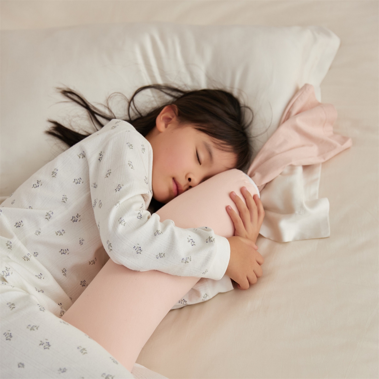 91家纺网 家纺一手货源 找家纺 头等舱 2025新款全棉氨纶针织A类孕妇 护腰 侧睡 靠垫 安抚枕 抱抱 夹腿多功能枕（模特图）配包装 柔粉