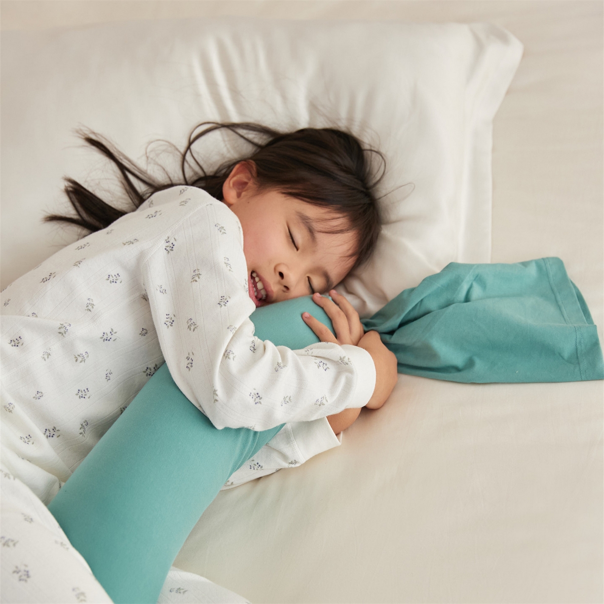 91家纺网 家纺一手货源 找家纺 头等舱 2025新款全棉氨纶针织A类孕妇 护腰 侧睡 靠垫 安抚枕 抱抱 夹腿多功能枕（模特图）配包装 天青