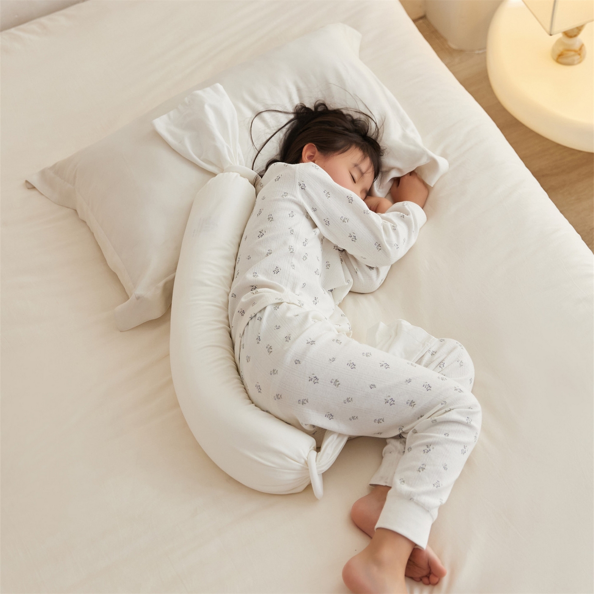 91家纺网 家纺一手货源 找家纺 头等舱 2025新款全棉氨纶针织A类孕妇 护腰 侧睡 靠垫 安抚枕 抱抱 夹腿多功能枕（模特图）配包装 珍珠白