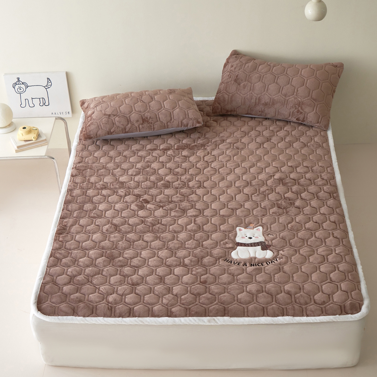 91家纺网 家纺一手货源 找家纺 永旺家纺 2025新款高克重牛奶绒床垫床褥-卡通狗狗系列 卡通狗狗-咖色