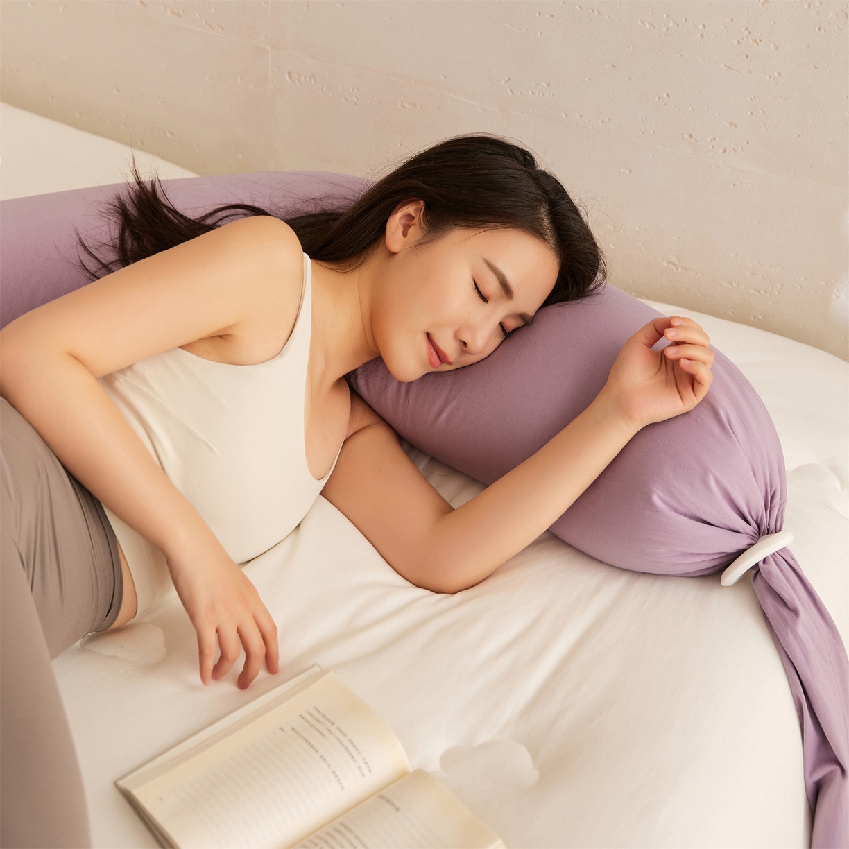 91家纺网 家纺一手货源 找家纺 头等舱 2025新款全棉氨纶针织A类孕妇 护腰 侧睡 靠垫 安抚枕 抱抱 夹腿多功能枕（模特图）配包装 紫浦