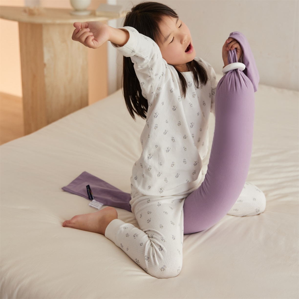 91家纺网 家纺一手货源 找家纺 头等舱 2025新款全棉氨纶针织A类孕妇 护腰 侧睡 靠垫 安抚枕 抱抱 夹腿多功能枕（模特图）配包装 紫浦