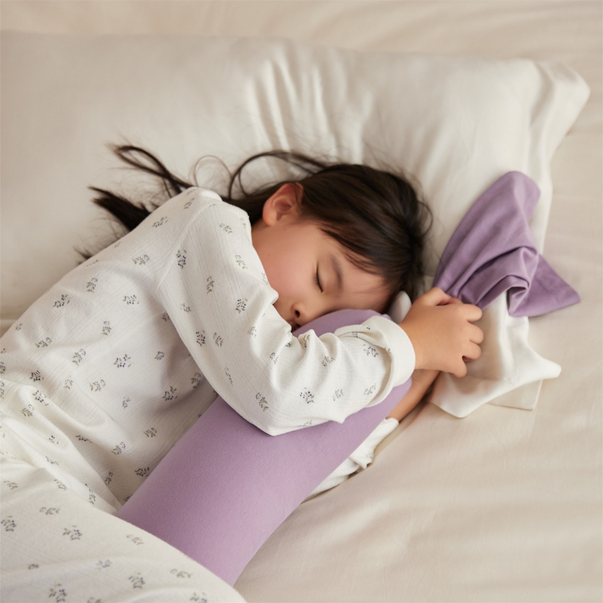 91家纺网 家纺一手货源 找家纺 头等舱 2025新款全棉氨纶针织A类孕妇 护腰 侧睡 靠垫 安抚枕 抱抱 夹腿多功能枕（模特图）配包装 紫浦