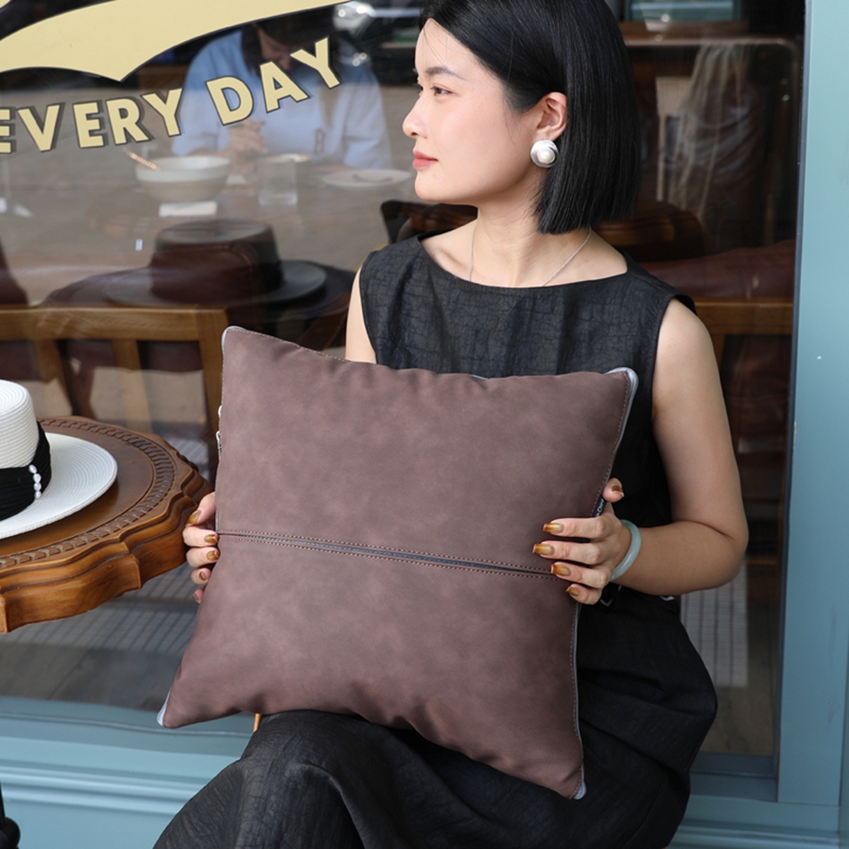 91家纺网 家纺一手货源 找家纺 （总）胜诗梵 2025新款双线拼皮磨毛抱枕被