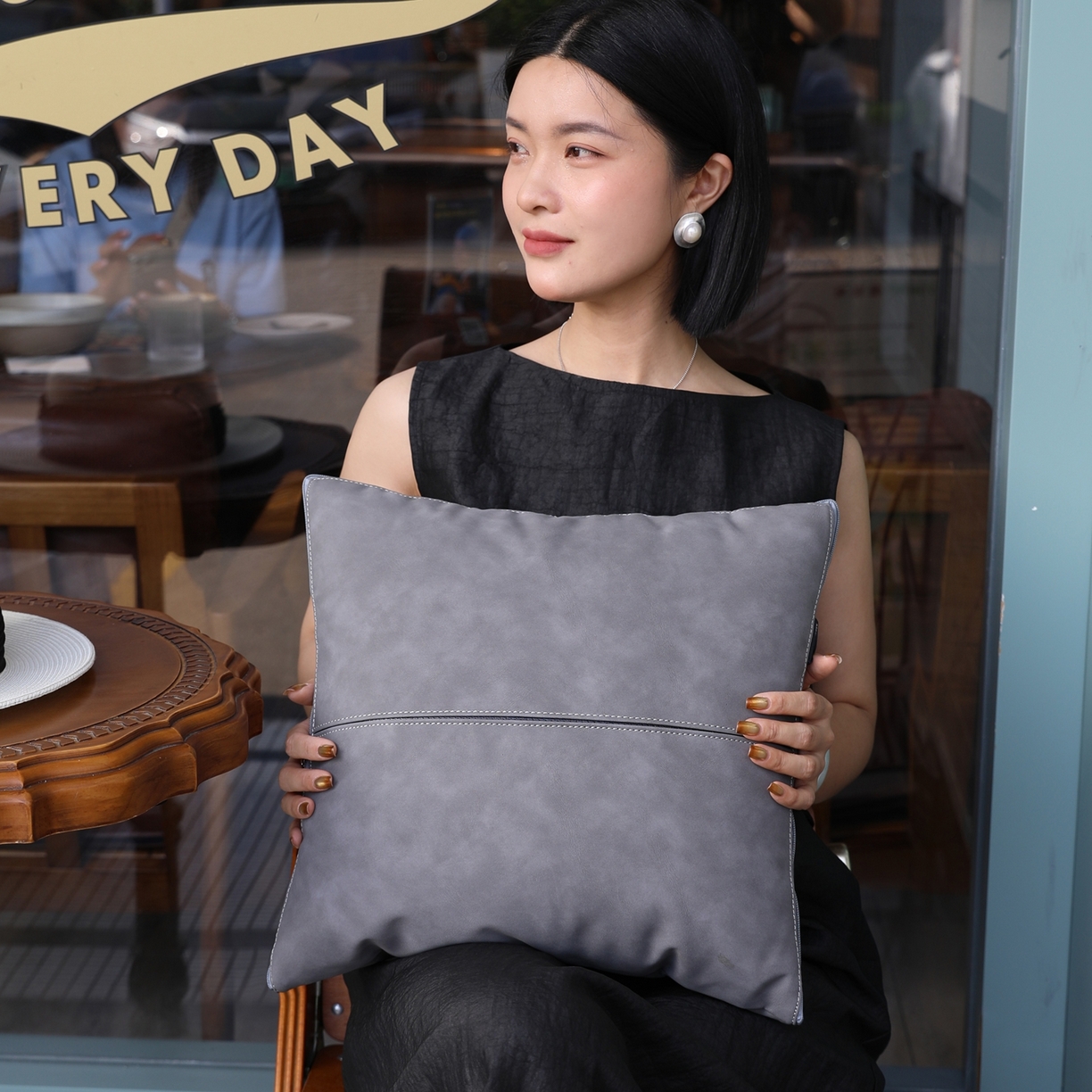 91家纺网 家纺一手货源 找家纺 （总）胜诗梵 2025新款双线拼皮磨毛抱枕被