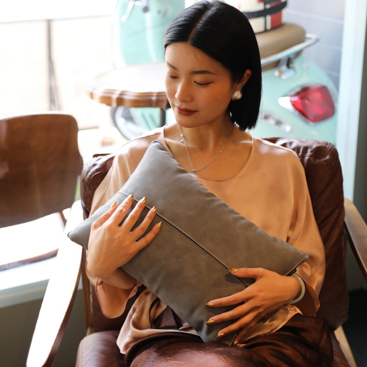 91家纺网 家纺一手货源 找家纺 （总）胜诗梵 2025新款双线拼皮磨毛抱枕被