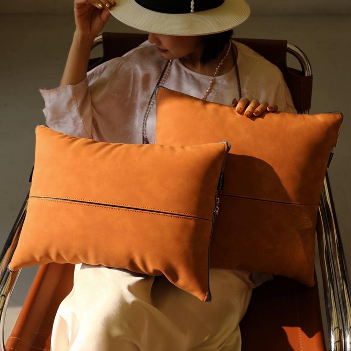 91家纺网 家纺一手货源 找家纺 胜诗梵 2025新款双线拼皮磨毛抱枕被 嘉佰利