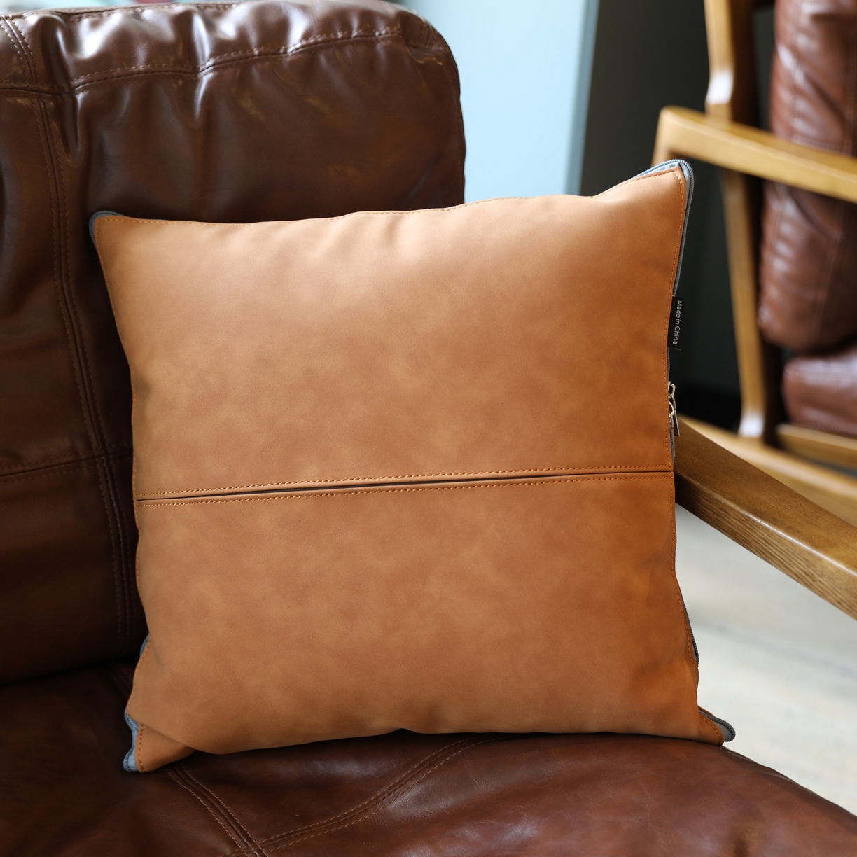 91家纺网 家纺一手货源 找家纺 胜诗梵 2025新款双线拼皮磨毛抱枕被 嘉佰利