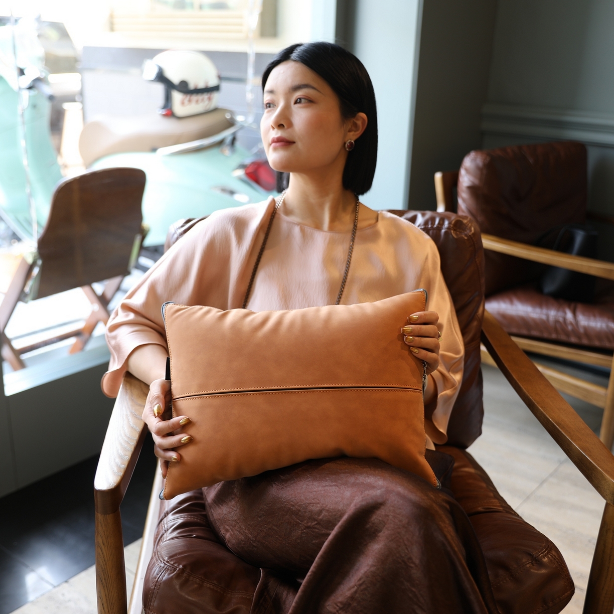 91家纺网 家纺一手货源 找家纺 胜诗梵 2025新款双线拼皮磨毛抱枕被 嘉佰利