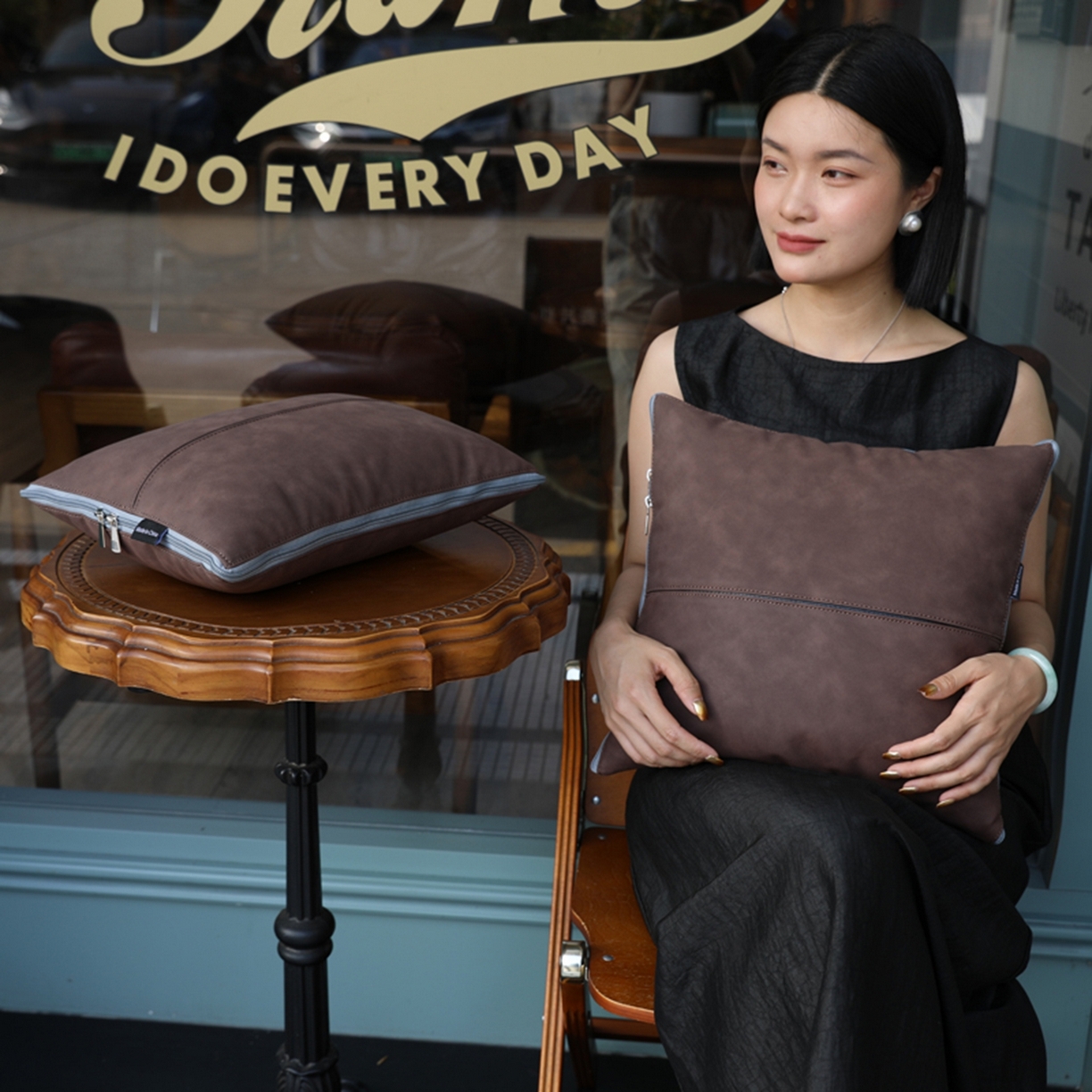 91家纺网 家纺一手货源 找家纺 胜诗梵 2025新款双线拼皮磨毛抱枕被 大地