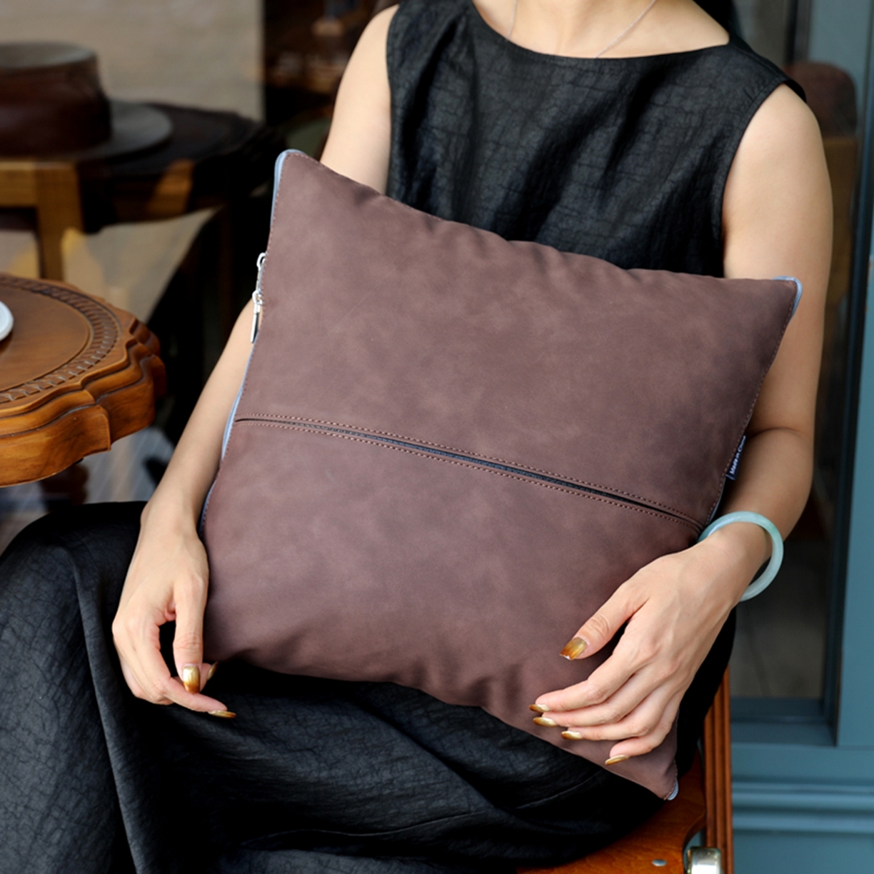 91家纺网 家纺一手货源 找家纺 胜诗梵 2025新款双线拼皮磨毛抱枕被 大地