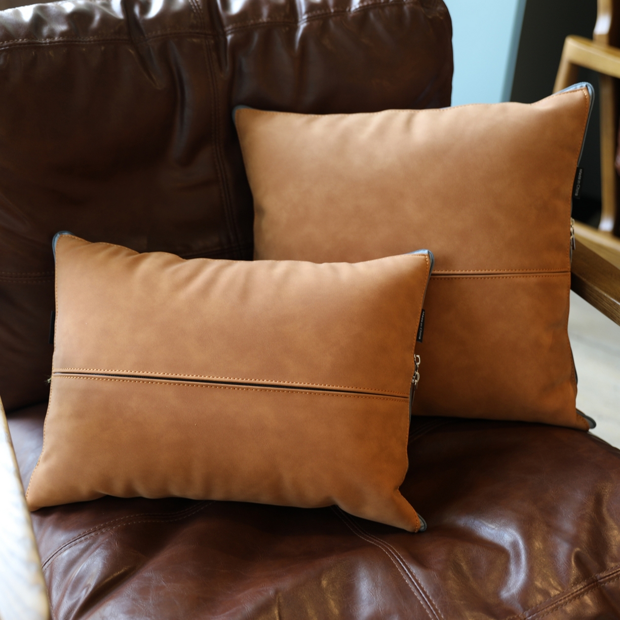 91家纺网 家纺一手货源 找家纺 胜诗梵 2025新款双线拼皮磨毛抱枕被 嘉佰利