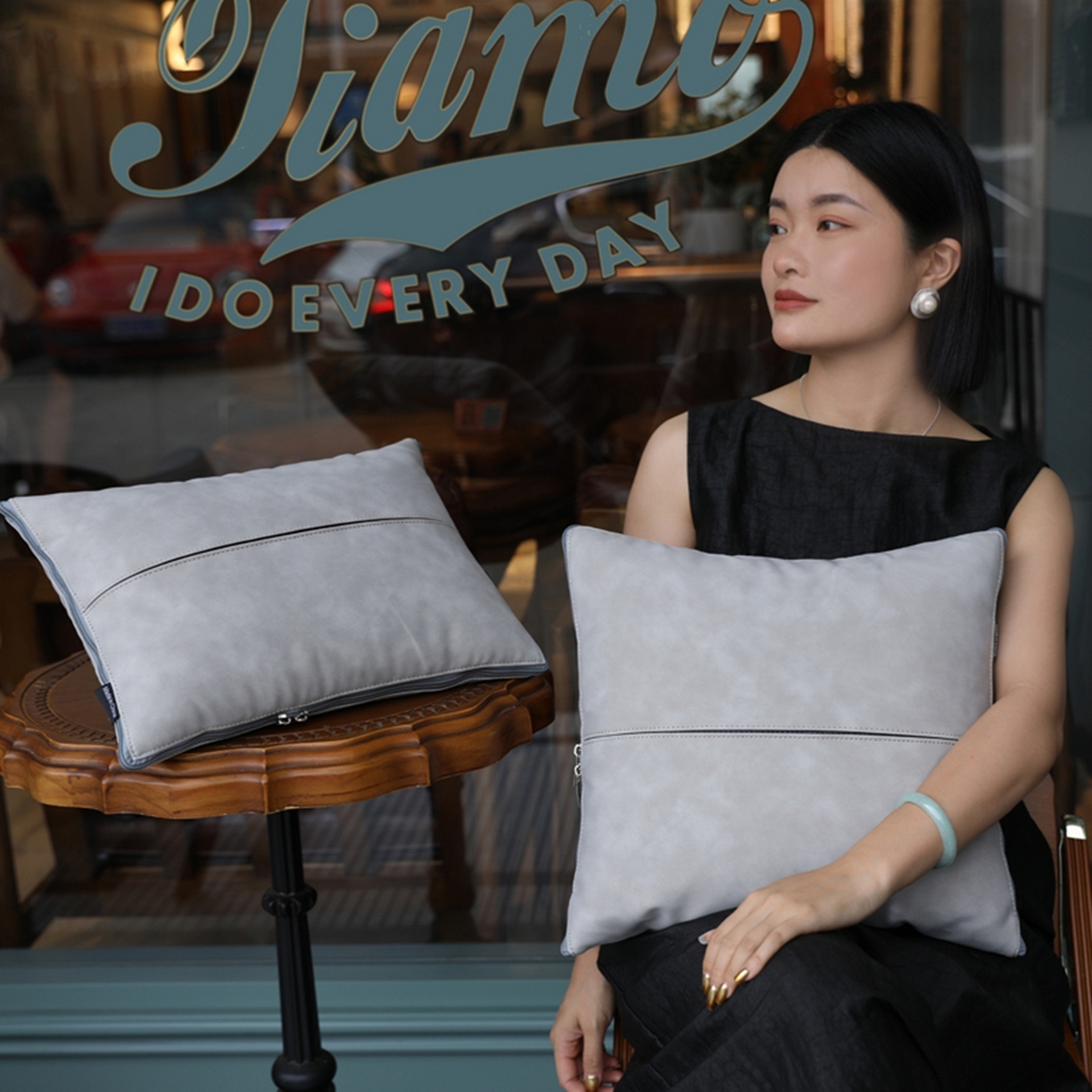 91家纺网 家纺一手货源 找家纺 胜诗梵 2025新款双线拼皮磨毛抱枕被 佐拉