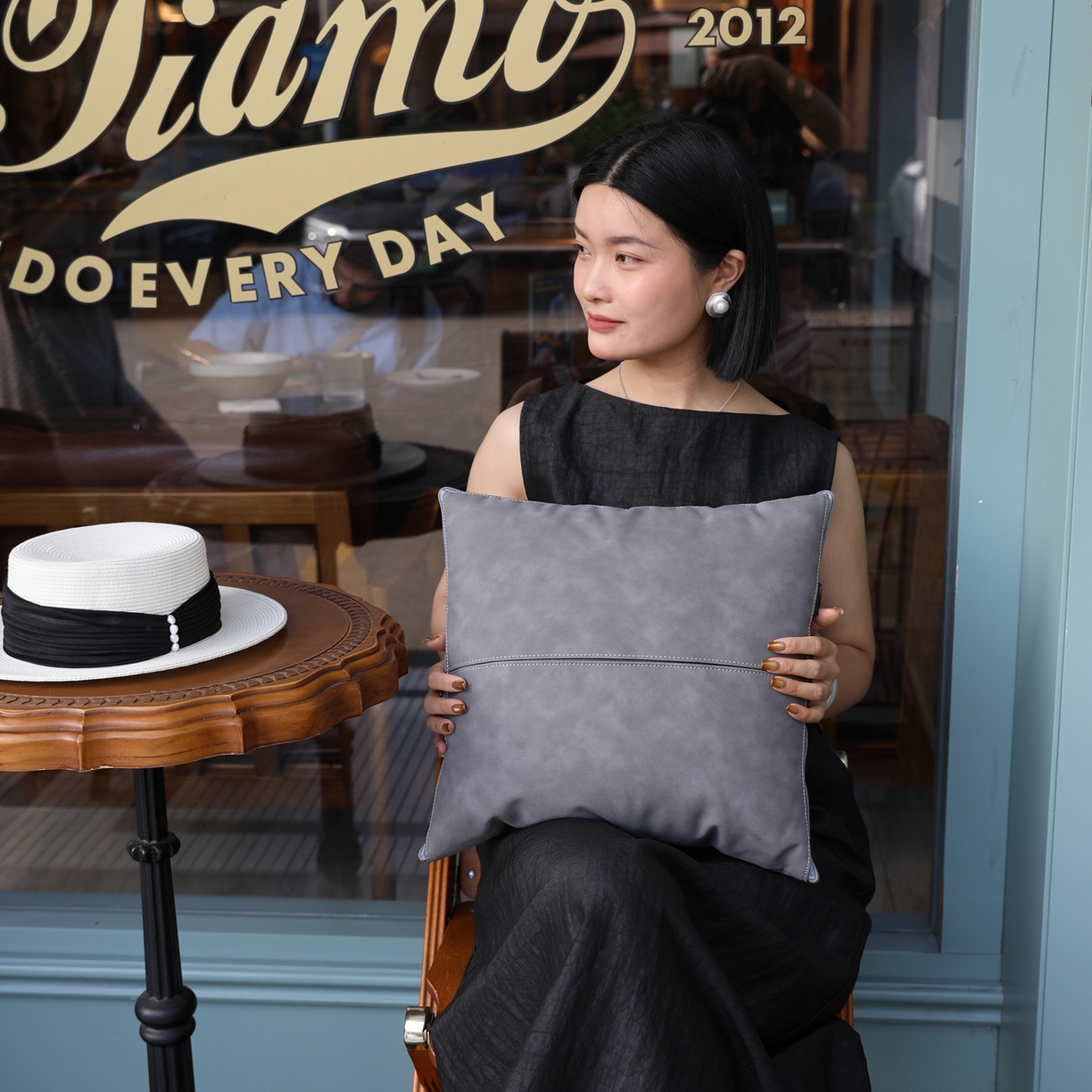 91家纺网 家纺一手货源 找家纺 胜诗梵 2025新款双线拼皮磨毛抱枕被 伯爵