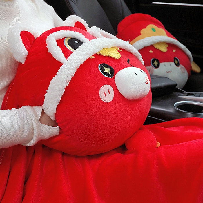 91家纺网 家纺一手货源 找家纺 仟亿莱 2025新款醒师小马驹三用抱枕毯 醒师福马-1