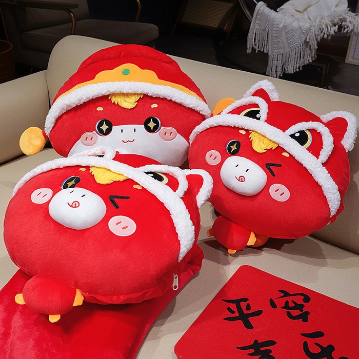 91家纺网 家纺一手货源 找家纺 仟亿莱 2025新款醒师小马驹三用抱枕毯 财神福马-2