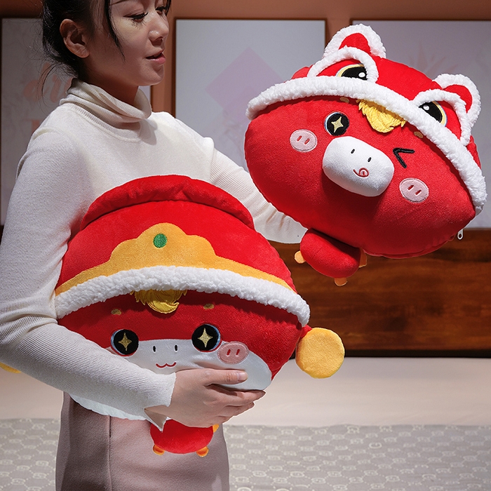 91家纺网 家纺一手货源 找家纺 仟亿莱 2025新款醒师小马驹三用抱枕毯 财神福马-2