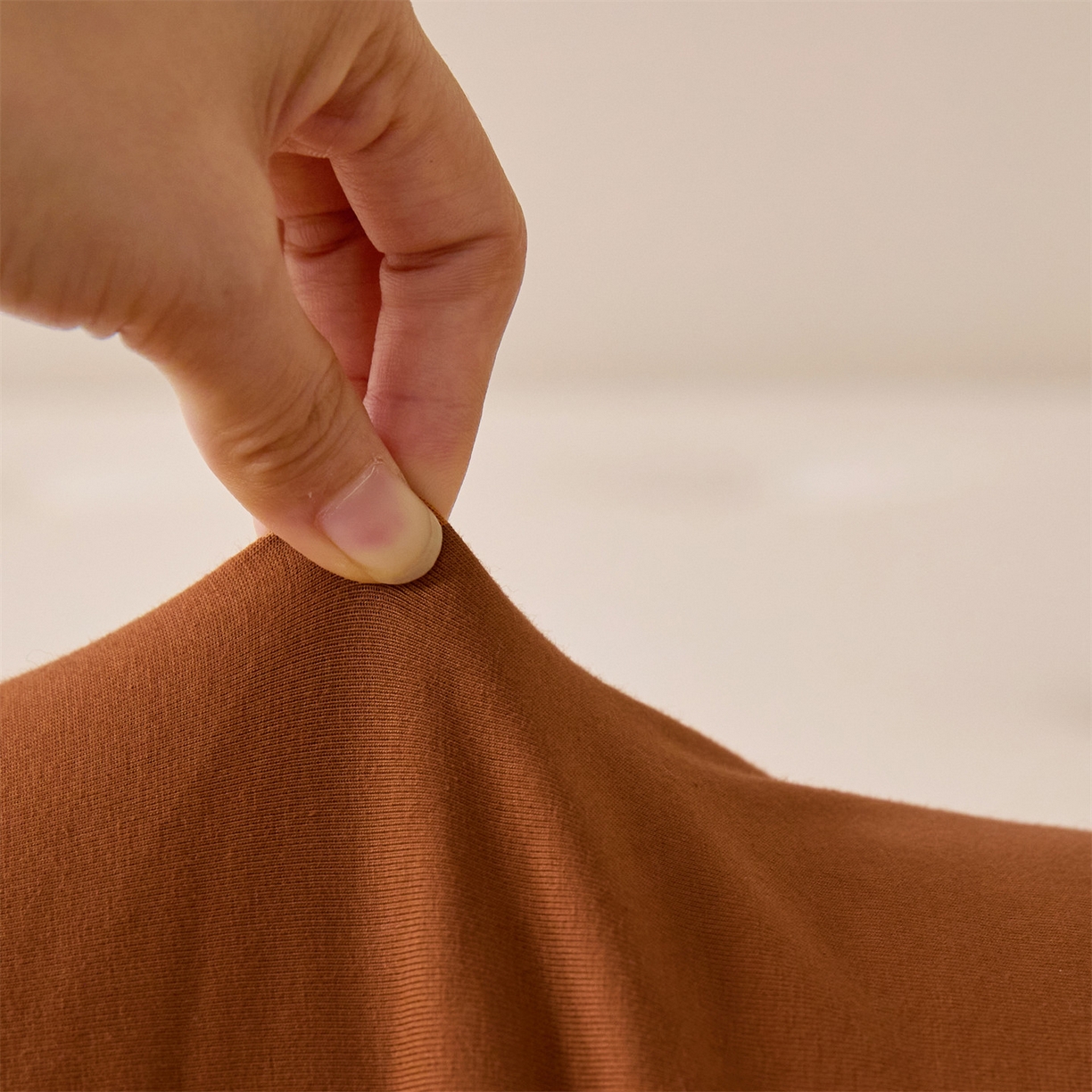 91家纺网 家纺一手货源 找家纺 头等舱 2025全棉氨纶针织A类孕妇 护腰 侧睡 靠垫 安抚枕 抱抱 夹腿多功能枕(空镜图）配包装 焦糖