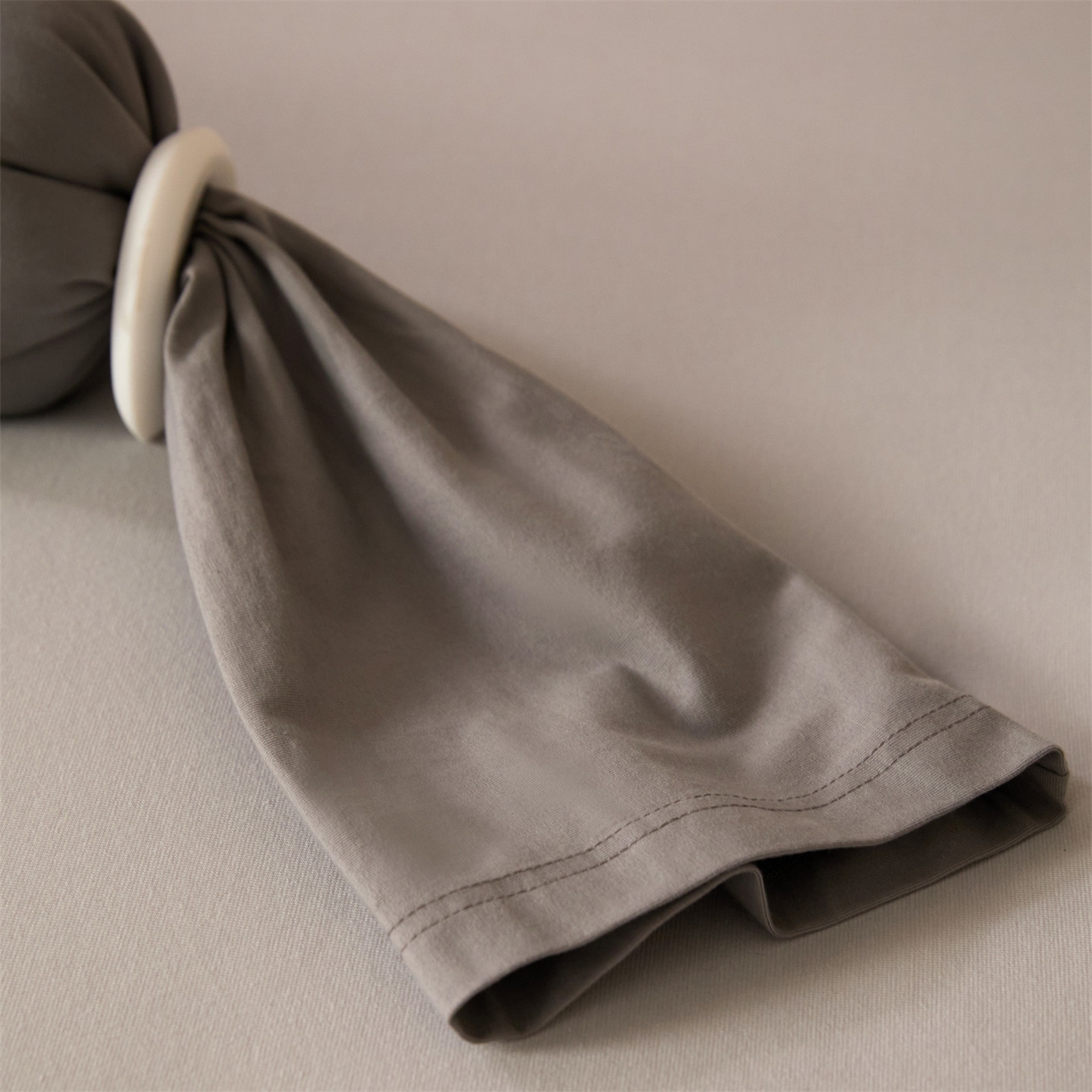 91家纺网 家纺一手货源 找家纺 头等舱 2025全棉氨纶针织A类孕妇 护腰 侧睡 靠垫 安抚枕 抱抱 夹腿多功能枕(空镜图）配包装 浅山