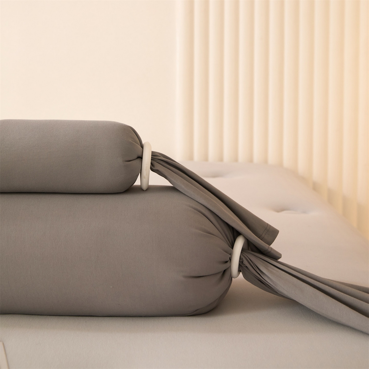 91家纺网 家纺一手货源 找家纺 头等舱 2025全棉氨纶针织A类孕妇 护腰 侧睡 靠垫 安抚枕 抱抱 夹腿多功能枕(空镜图）配包装 浅山