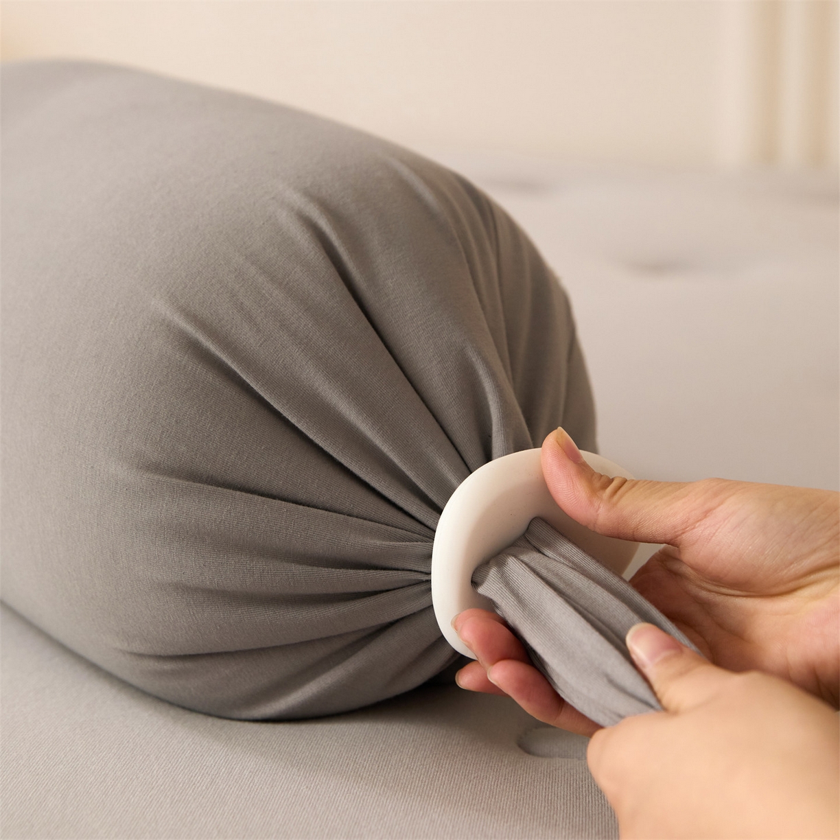 91家纺网 家纺一手货源 找家纺 头等舱 2025全棉氨纶针织A类孕妇 护腰 侧睡 靠垫 安抚枕 抱抱 夹腿多功能枕(空镜图）配包装 浅山