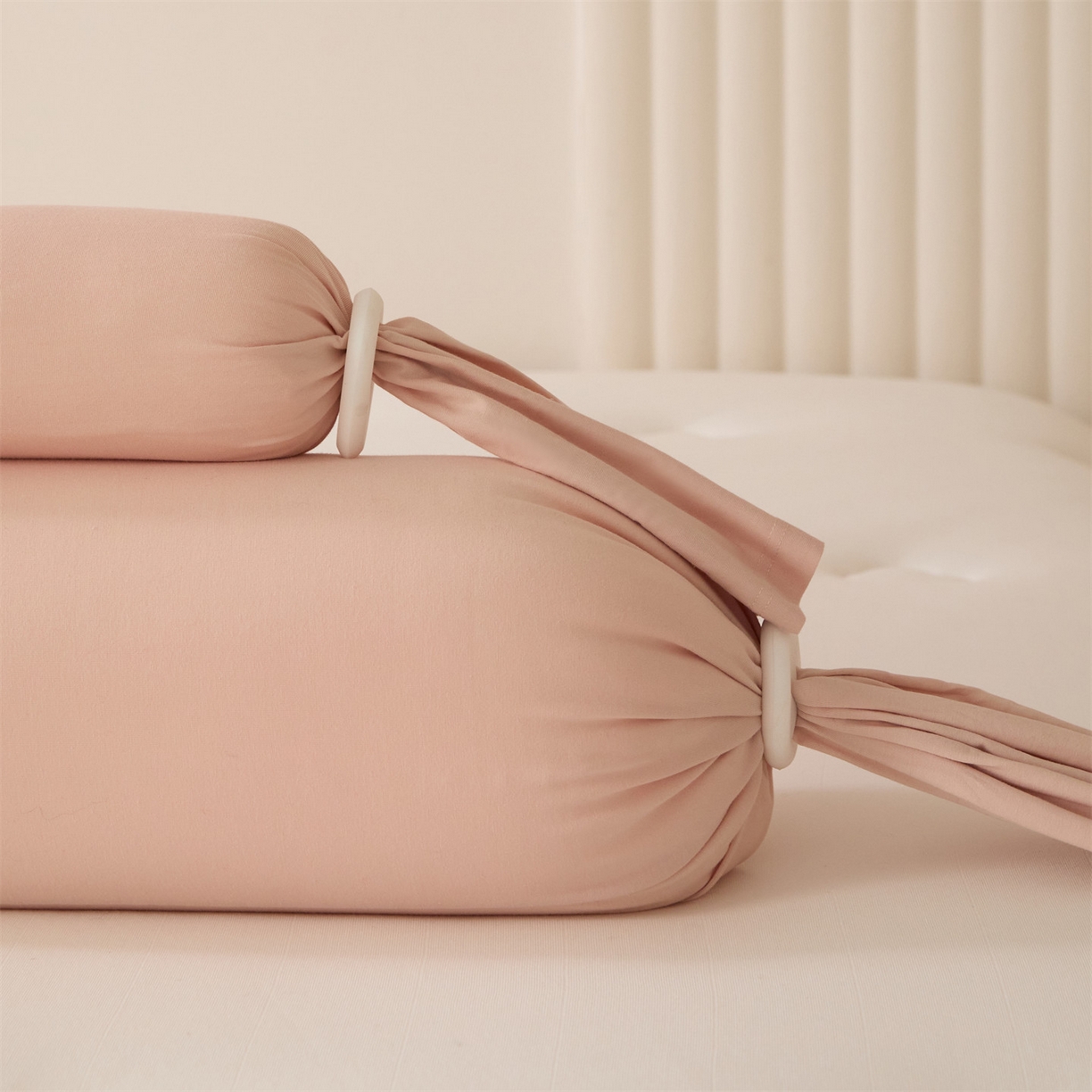 91家纺网 家纺一手货源 找家纺 头等舱 2025全棉氨纶针织A类孕妇 护腰 侧睡 靠垫 安抚枕 抱抱 夹腿多功能枕(空镜图）配包装 柔粉