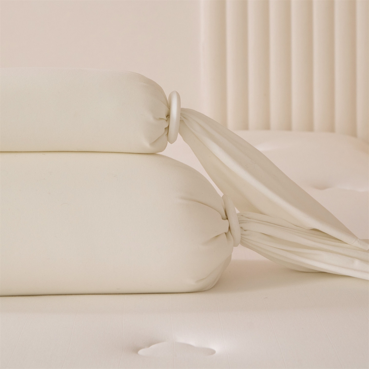 91家纺网 家纺一手货源 找家纺 头等舱 2025全棉氨纶针织A类孕妇 护腰 侧睡 靠垫 安抚枕 抱抱 夹腿多功能枕(空镜图）配包装 珍珠白