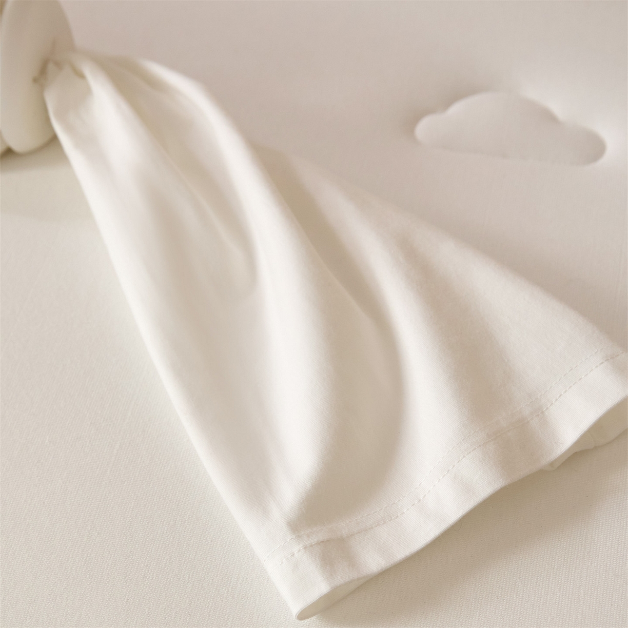 91家纺网 家纺一手货源 找家纺 头等舱 2025全棉氨纶针织A类孕妇 护腰 侧睡 靠垫 安抚枕 抱抱 夹腿多功能枕(空镜图）配包装 珍珠白