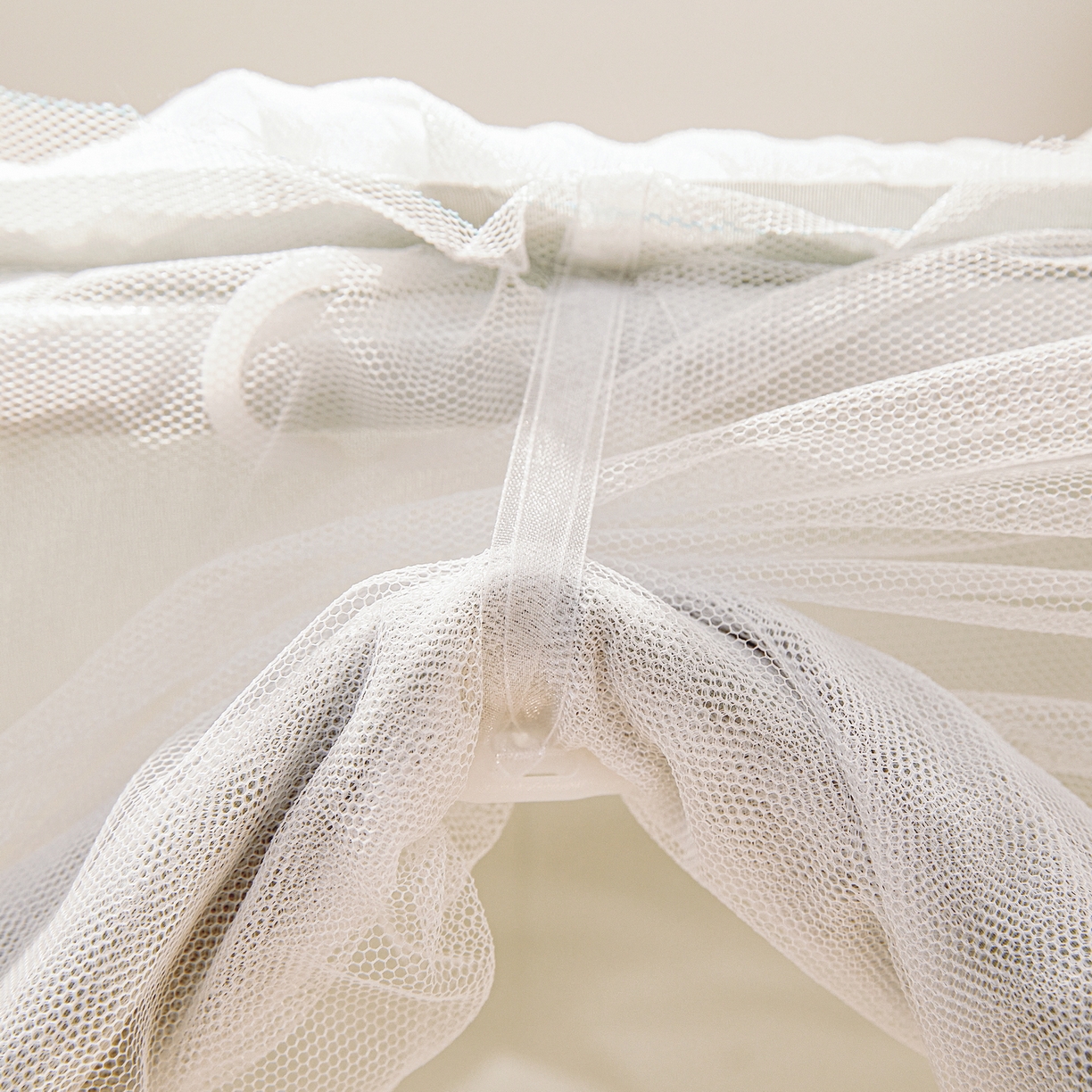 91家纺网 家纺一手货源 找家纺 夏彩 2025新款五面保暖亲肤面料坐床拉链四季款蚊帐-88632 羽飞舞