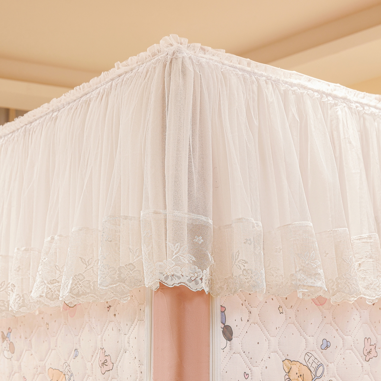 91家纺网 家纺一手货源 找家纺 夏彩 2025新款五面保暖亲肤面料坐床拉链四季款蚊帐-88632 星愿熊