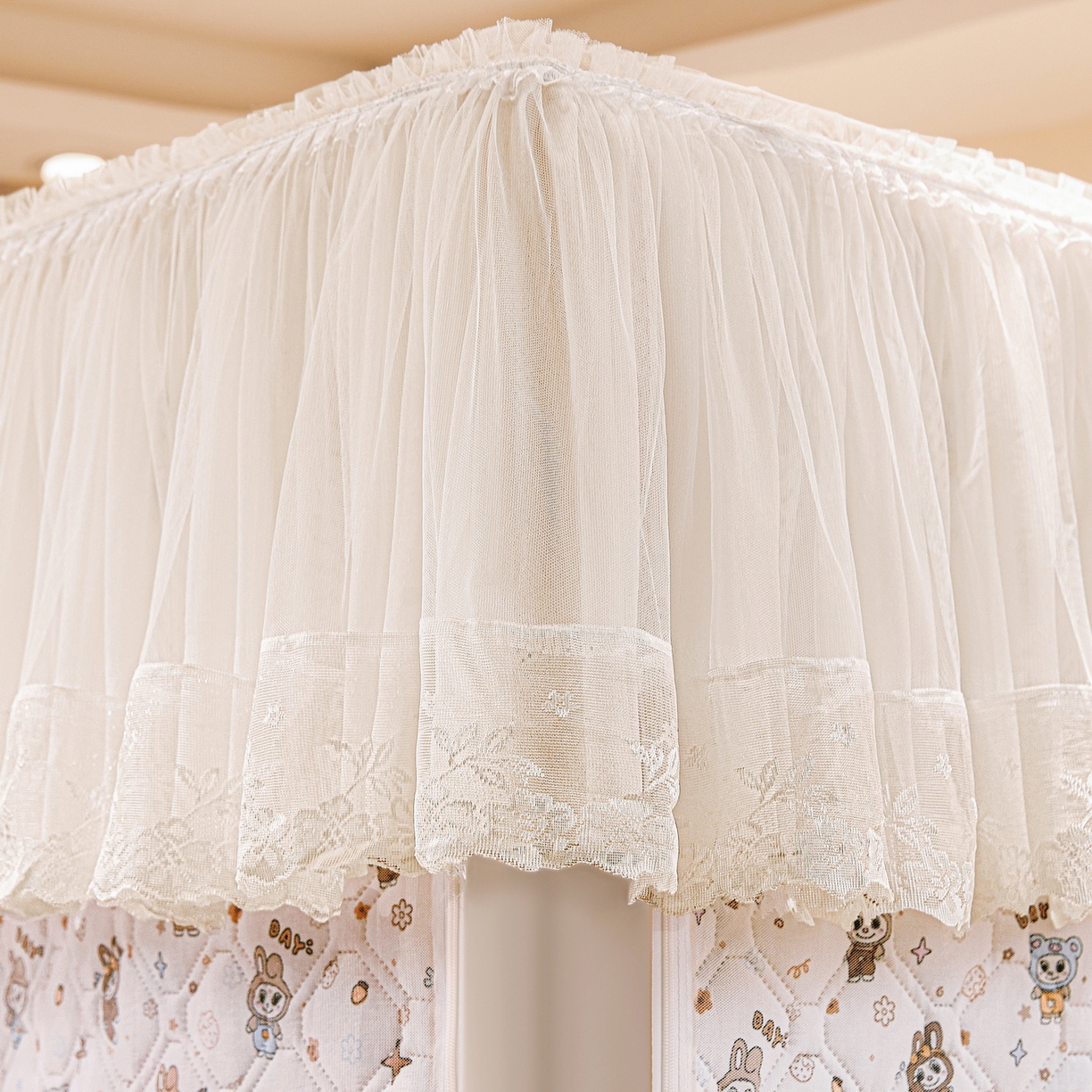 91家纺网 家纺一手货源 找家纺 夏彩 2025新款五面保暖亲肤面料坐床拉链四季款蚊帐-88632 拉贝贝