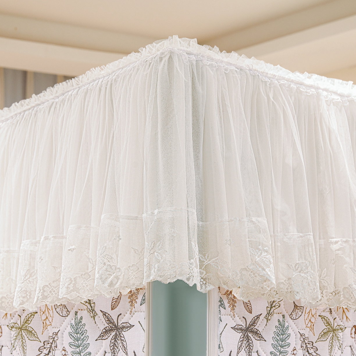 91家纺网 家纺一手货源 找家纺 夏彩 2025新款蕾丝U型防摔坐床蚊帐-88630 绿雅灰