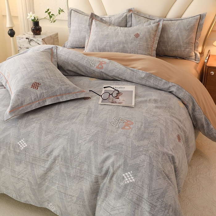 91家纺网 家纺一手货源 找家纺 木易家居 2026新款全棉磨毛印花四件套 哈伦-灰