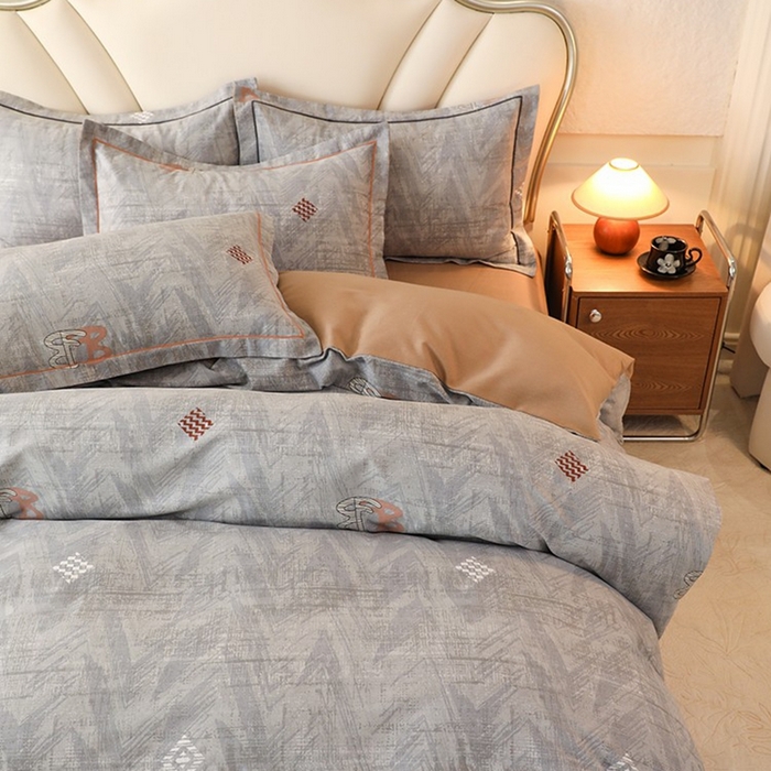 91家纺网 家纺一手货源 找家纺 木易家居 2026新款全棉磨毛印花四件套 哈伦-灰