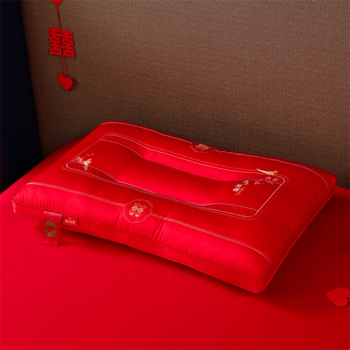 91家纺网 家纺一手货源 找家纺 织布人 2025新款枕芯全棉刺绣大红喜事婚庆送礼结婚专用护颈定型枕头枕芯 婚庆枕-喜上眉梢