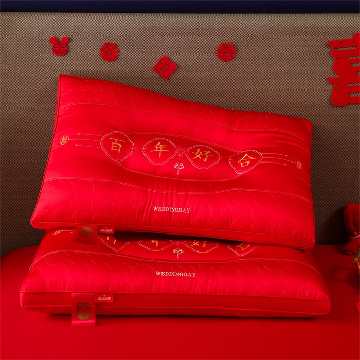 91家纺网 家纺一手货源 找家纺 织布人 2025新款枕芯全棉刺绣大红喜事婚庆送礼结婚专用护颈定型枕头枕芯 婚庆枕-天作之合