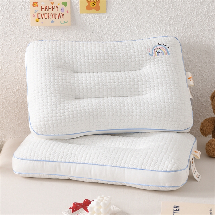 91家纺网 家纺一手货源 找家纺 （总）织布人 2025新款枕芯A类针织按摩卡通刺绣儿童枕头学生宿舍专用护颈枕芯