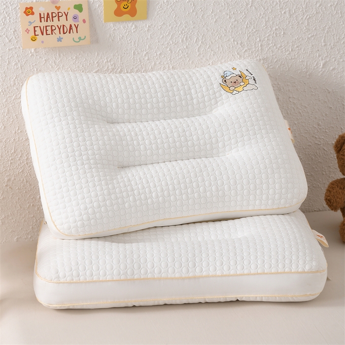 91家纺网 家纺一手货源 找家纺 （总）织布人 2025新款枕芯A类针织按摩卡通刺绣儿童枕头学生宿舍专用护颈枕芯