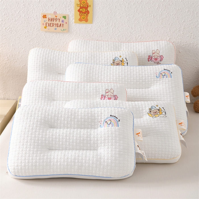 91家纺网 家纺一手货源 找家纺 （总）织布人 2025新款枕芯A类针织按摩卡通刺绣儿童枕头学生宿舍专用护颈枕芯