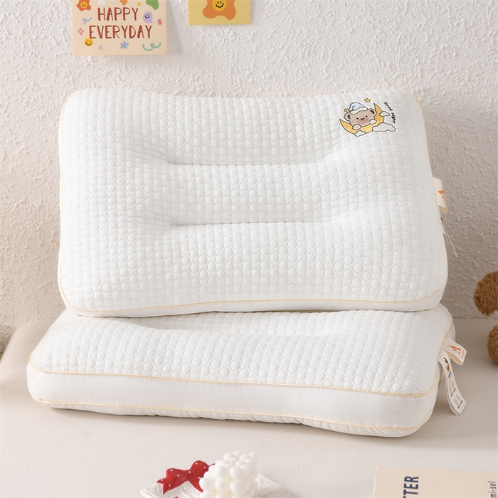 91家纺网 家纺一手货源 找家纺 织布人 2025新款枕芯A类针织按摩卡通刺绣儿童枕头学生宿舍专用护颈枕芯 A类针织按摩枕-晚安小熊