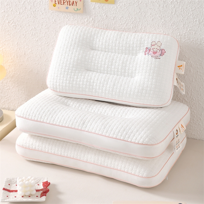 91家纺网 家纺一手货源 找家纺 织布人 2025新款枕芯A类针织按摩卡通刺绣儿童枕头学生宿舍专用护颈枕芯 A类针织按摩枕-晚安小兔