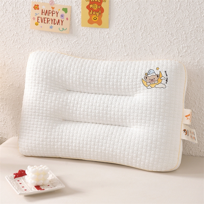 91家纺网 家纺一手货源 找家纺 织布人 2025新款枕芯A类针织按摩卡通刺绣儿童枕头学生宿舍专用护颈枕芯 A类针织按摩枕-晚安小熊