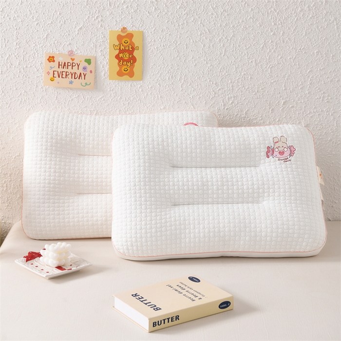 91家纺网 家纺一手货源 找家纺 织布人 2025新款枕芯A类针织按摩卡通刺绣儿童枕头学生宿舍专用护颈枕芯 A类针织按摩枕-晚安小兔