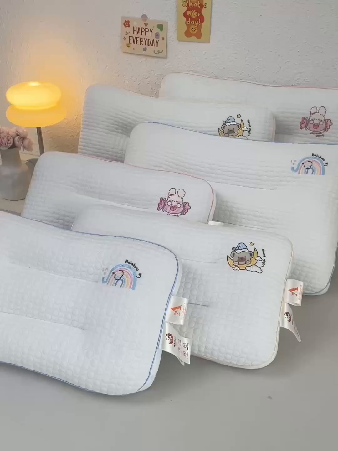 91家纺网 家纺一手货源 找家纺 （总）织布人 2025新款枕芯A类针织按摩卡通刺绣儿童枕头学生宿舍专用护颈枕芯